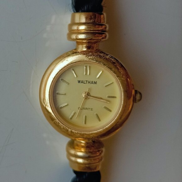 Montre Vintage Waltham Quartz Montre dorée avec bracelet noir torsadé - Picture 2 of 4